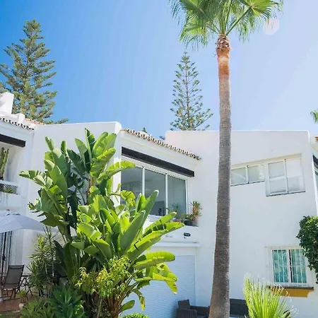 Azahara I, 25a Small Cozy With Great Views Located In The Popular Area Of Nueva Andalucia Διαμέρισμα