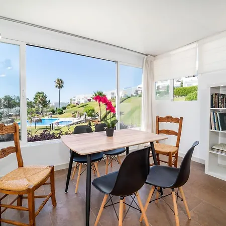 Azahara I, 25a Small Cozy With Great Views Located In The Popular Area Of Nueva Andalucia Διαμέρισμα *