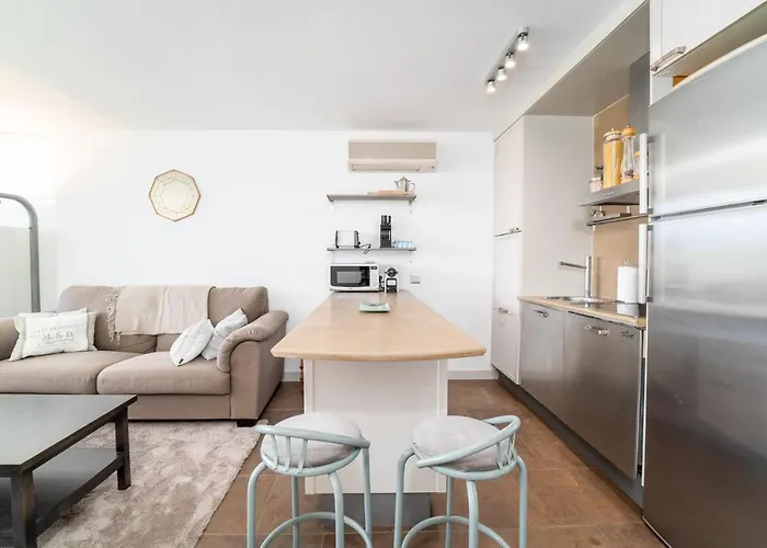 Апартаменты Azahara I, 25a Small Cozy With Great Views Located In The Popular Area Of Nueva Andalucia