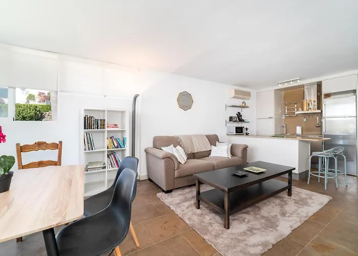 Апартаменты Azahara I, 25a Small Cozy With Great Views Located In The Popular Area Of Nueva Andalucia