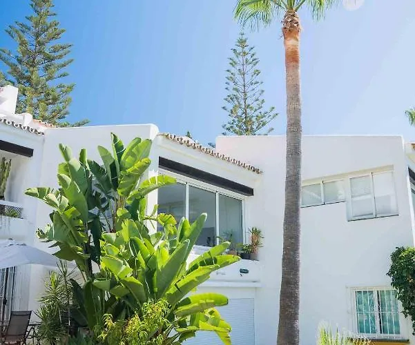 Azahara I, 25a Small Cozy With Great Views Located In The Popular Area Of Nueva Andalucia Апартаменты