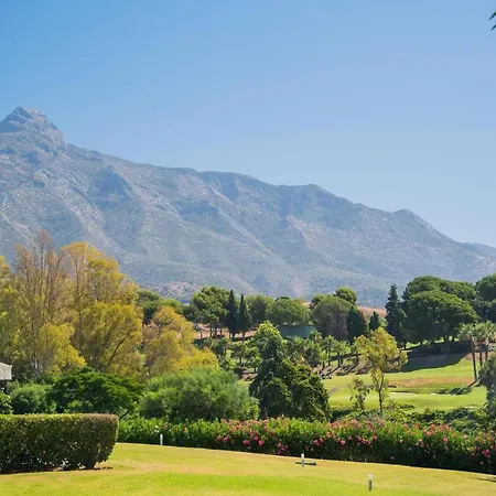 Azahara I, 25a Small Cozy With Great Views Located In The Popular Area Of Nueva Andalucia Marbella